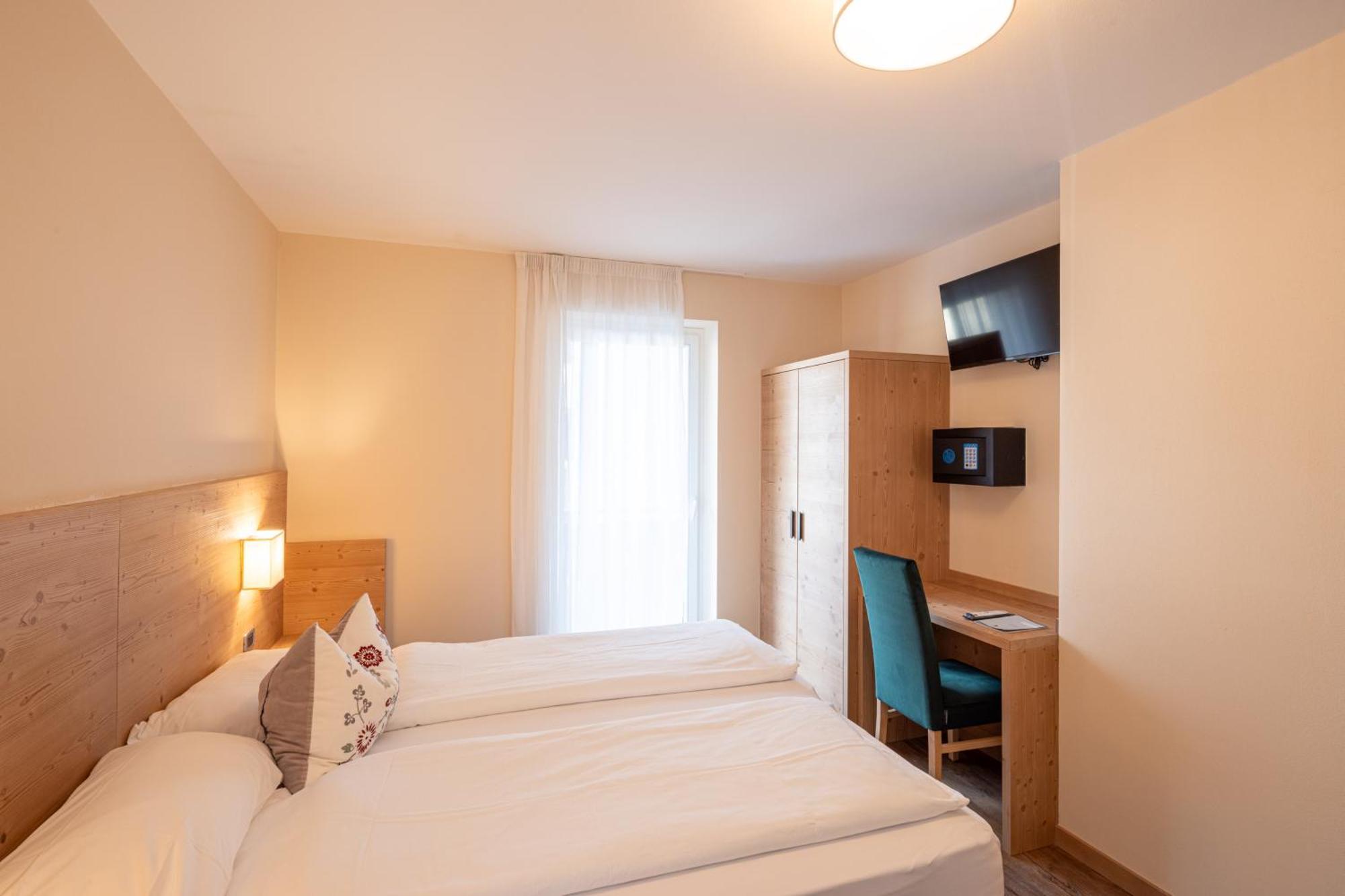 Hotel Nele Ziano Di Fiemme Room photo